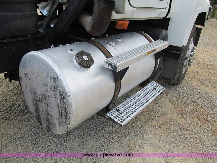 image for item BS9996 1996 Mack CH613SFA semi truck