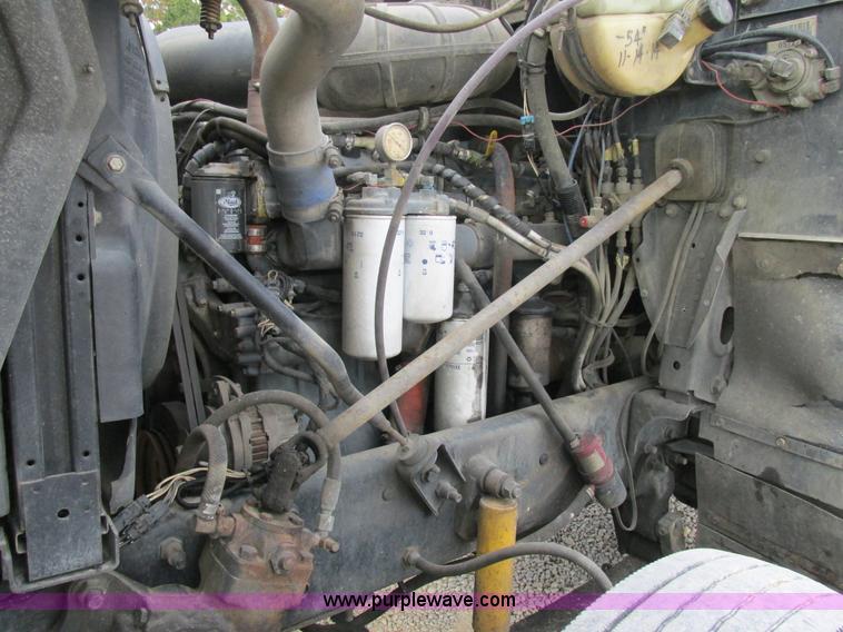 image for item BS9996 1996 Mack CH613SFA semi truck