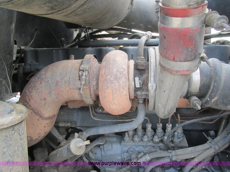 image for item BS9996 1996 Mack CH613SFA semi truck