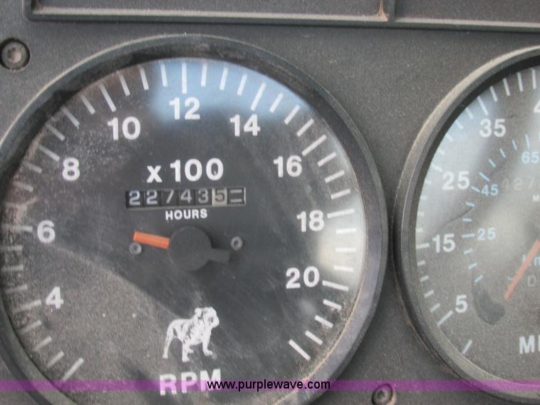 image for item BS9996 1996 Mack CH613SFA semi truck