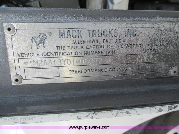 image for item BS9996 1996 Mack CH613SFA semi truck