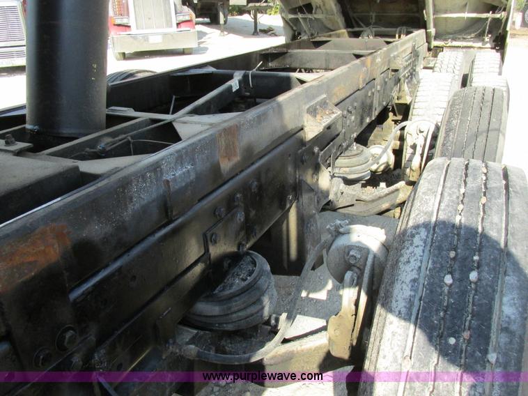 image for item BS9997 2000 Peterbilt 357 dump truck