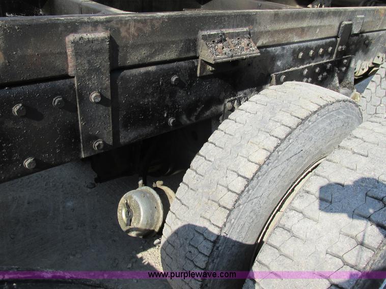 image for item BS9997 2000 Peterbilt 357 dump truck