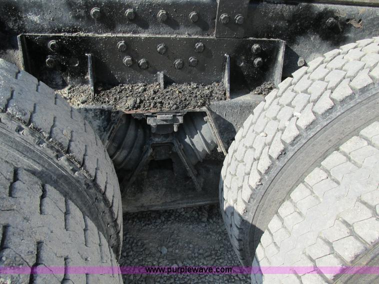 image for item BS9997 2000 Peterbilt 357 dump truck