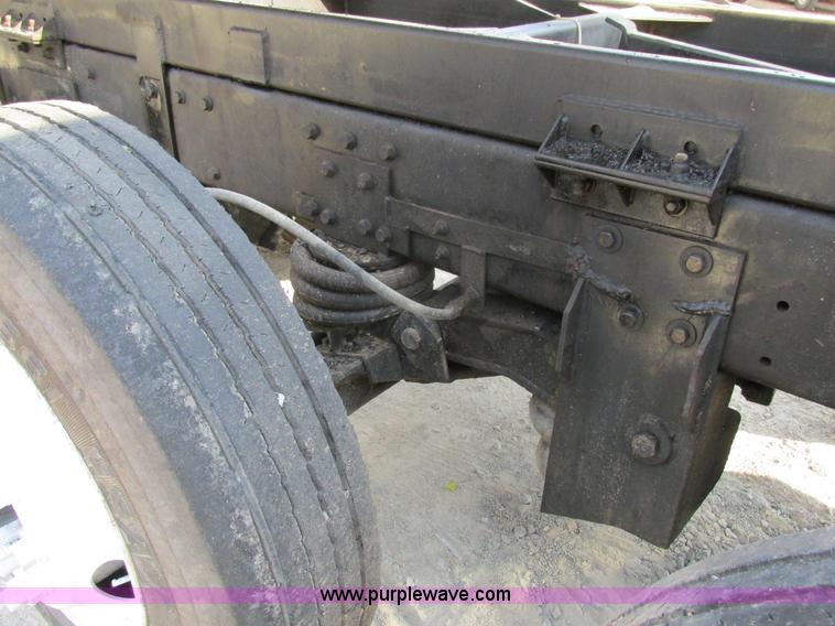 image for item BS9997 2000 Peterbilt 357 dump truck