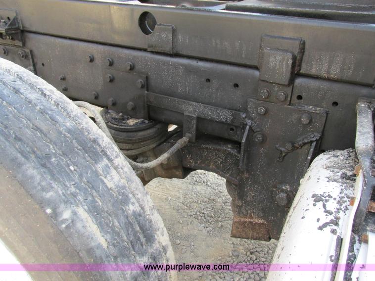 image for item BS9997 2000 Peterbilt 357 dump truck