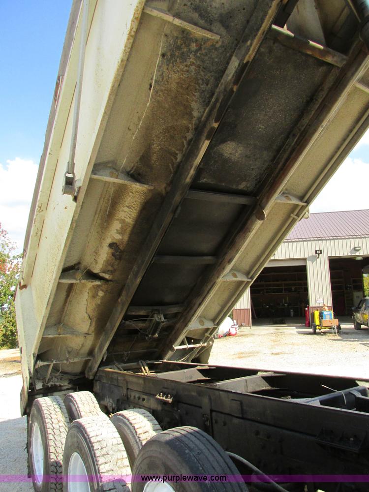 image for item BS9997 2000 Peterbilt 357 dump truck