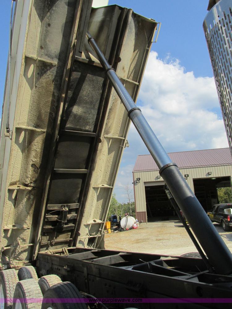 image for item BS9997 2000 Peterbilt 357 dump truck