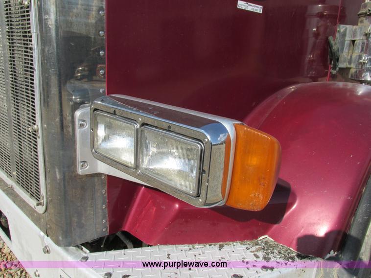 image for item BS9997 2000 Peterbilt 357 dump truck