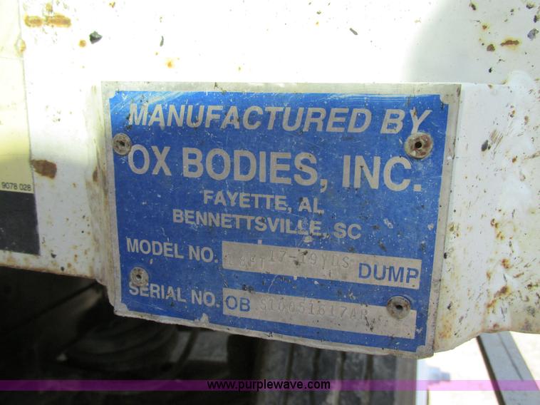 image for item BS9997 2000 Peterbilt 357 dump truck