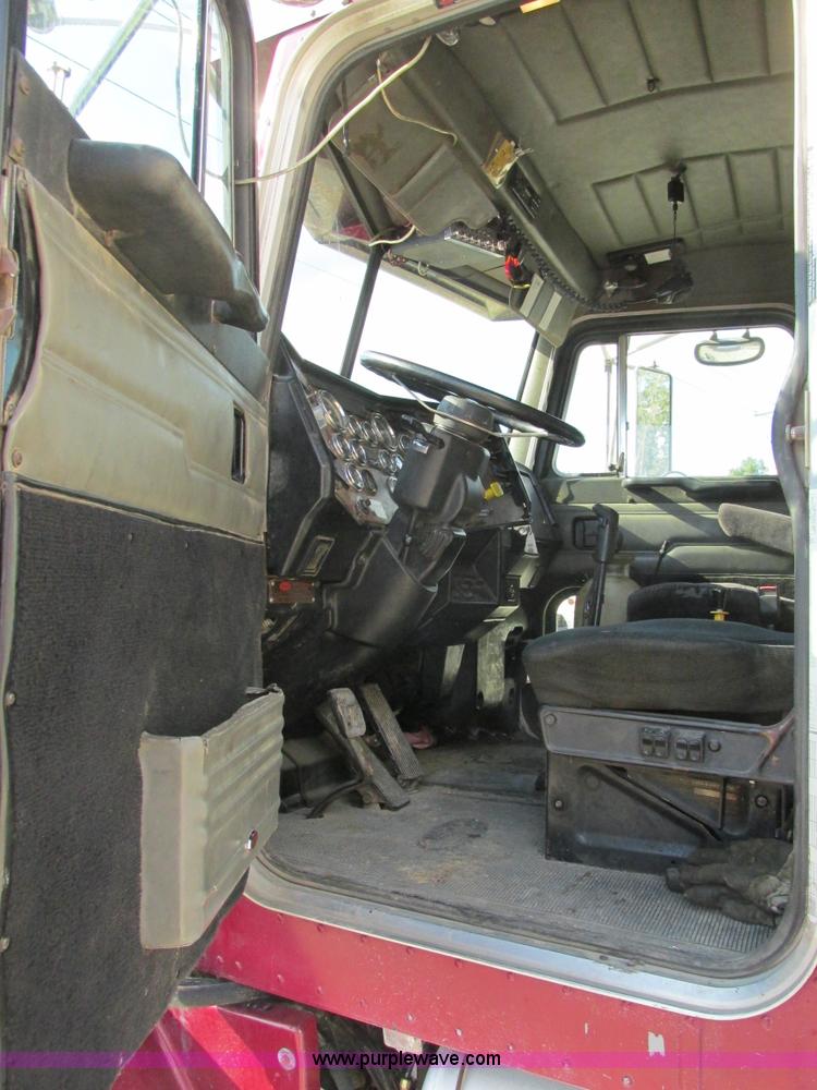 image for item BS9997 2000 Peterbilt 357 dump truck