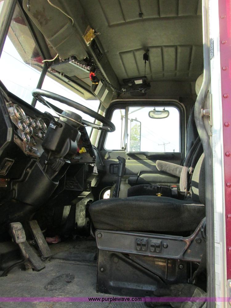 image for item BS9997 2000 Peterbilt 357 dump truck