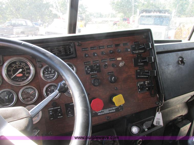 image for item BS9997 2000 Peterbilt 357 dump truck