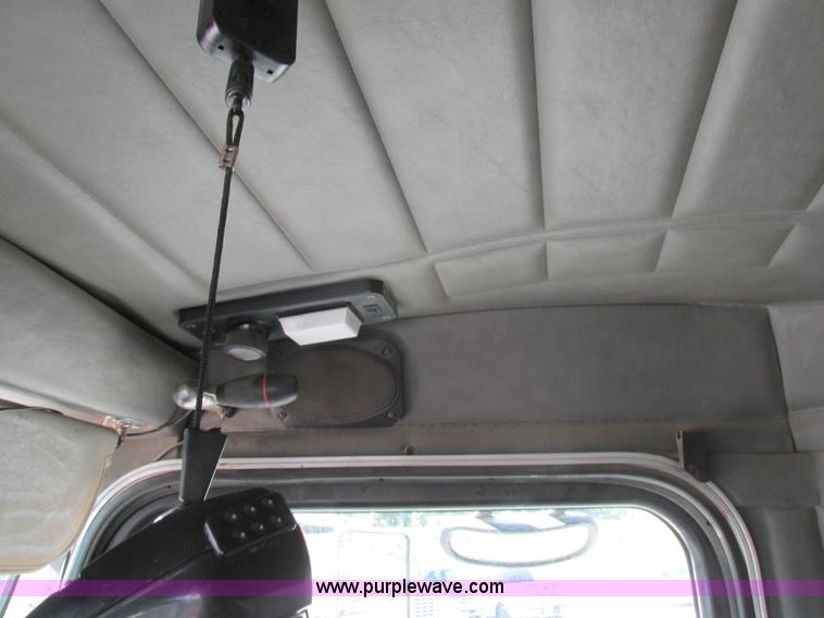 image for item BS9997 2000 Peterbilt 357 dump truck