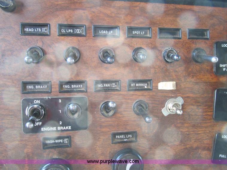 image for item BS9997 2000 Peterbilt 357 dump truck