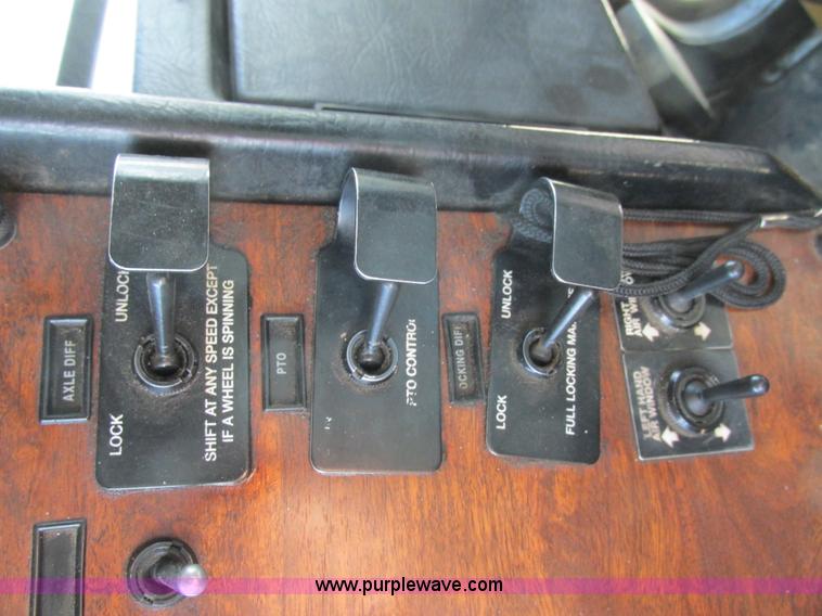 image for item BS9997 2000 Peterbilt 357 dump truck