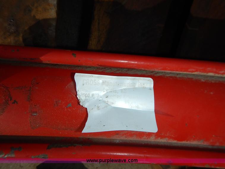 image for item BT9598 (2) cross hydraulic cylinders