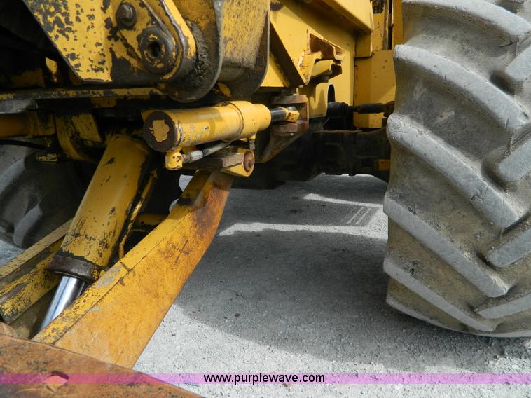 image for item BT9881 1997 Vermeer V5800 trencher