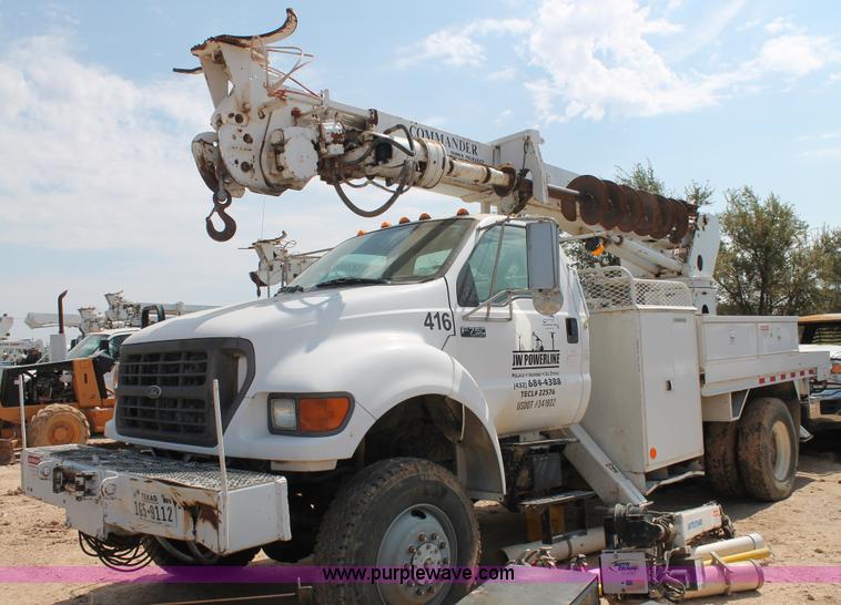 image for item J1437 2001 Ford F750 digger derrick truck