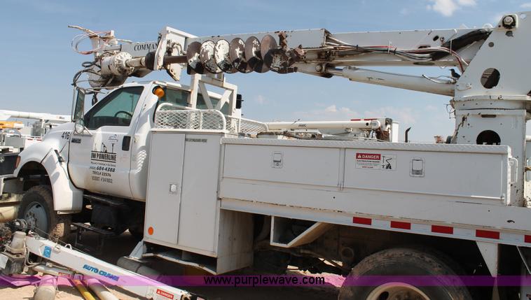 image for item J1437 2001 Ford F750 digger derrick truck