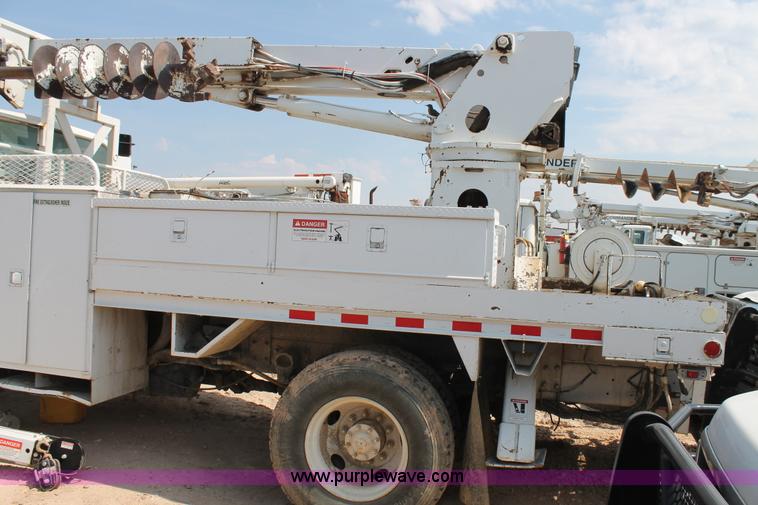 image for item J1437 2001 Ford F750 digger derrick truck
