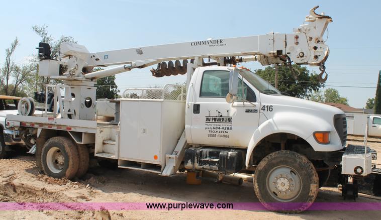 image for item J1437 2001 Ford F750 digger derrick truck