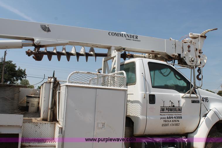 image for item J1437 2001 Ford F750 digger derrick truck