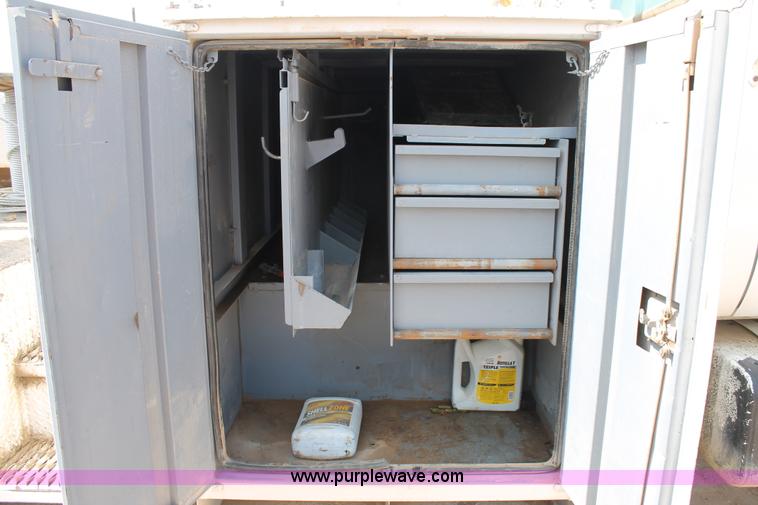 image for item J1437 2001 Ford F750 digger derrick truck