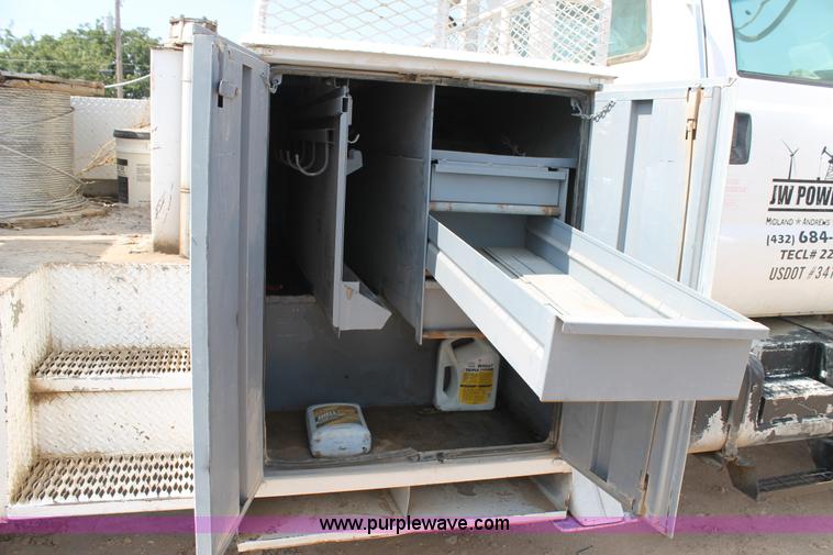 image for item J1437 2001 Ford F750 digger derrick truck