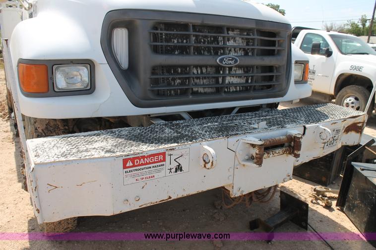 image for item J1437 2001 Ford F750 digger derrick truck