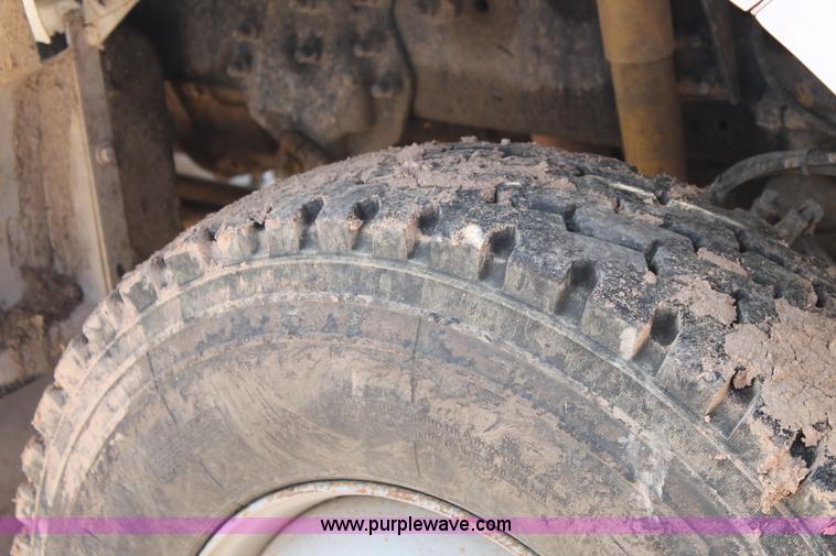 image for item J1437 2001 Ford F750 digger derrick truck