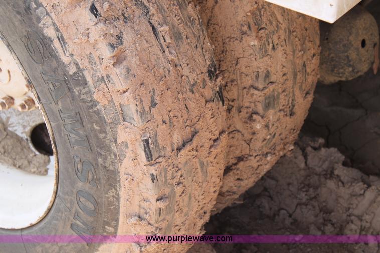 image for item J1437 2001 Ford F750 digger derrick truck