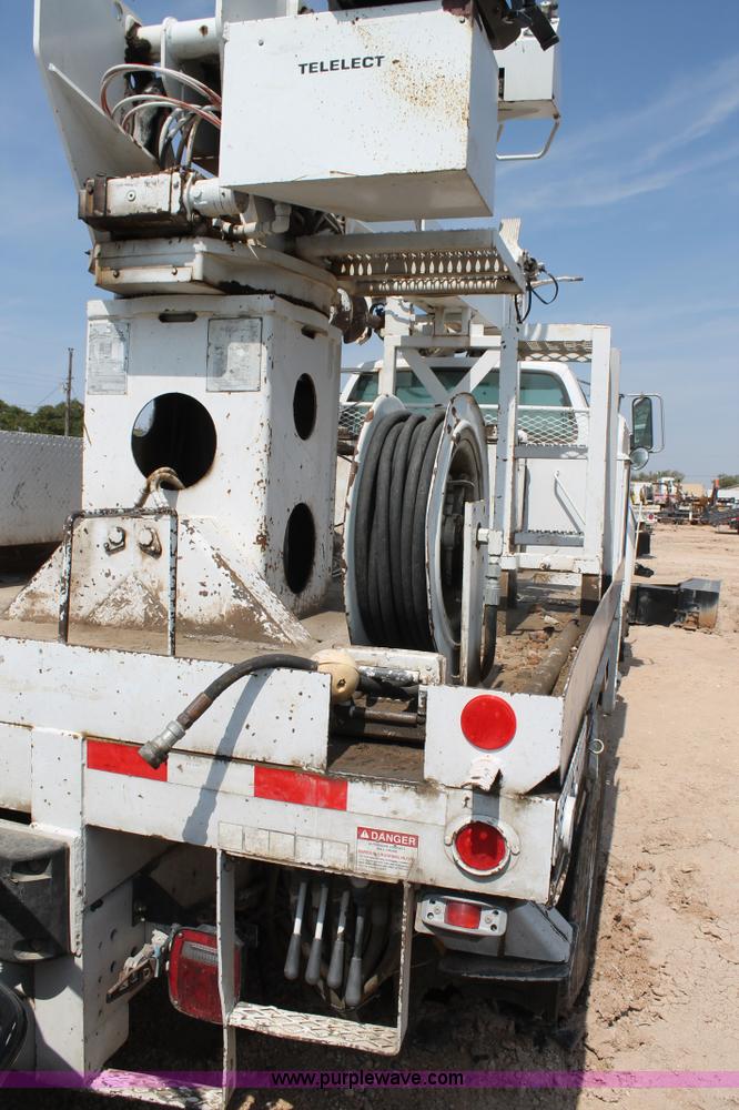 image for item J1437 2001 Ford F750 digger derrick truck