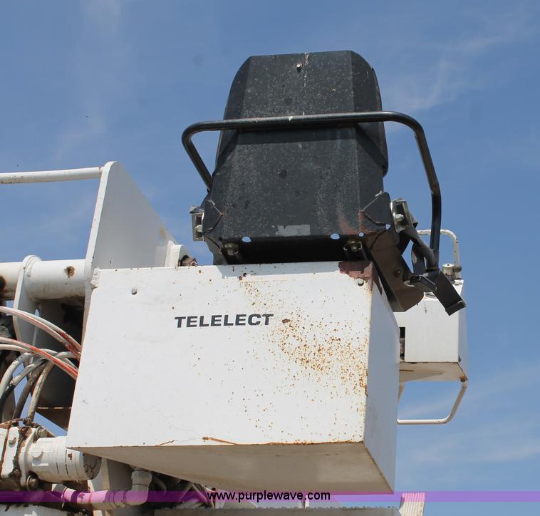 image for item J1437 2001 Ford F750 digger derrick truck