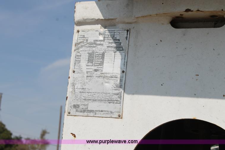 image for item J1437 2001 Ford F750 digger derrick truck