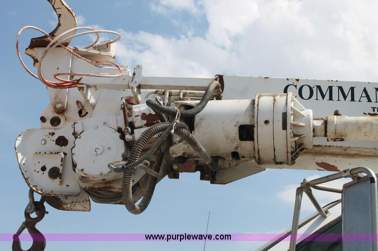 image for item J1437 2001 Ford F750 digger derrick truck