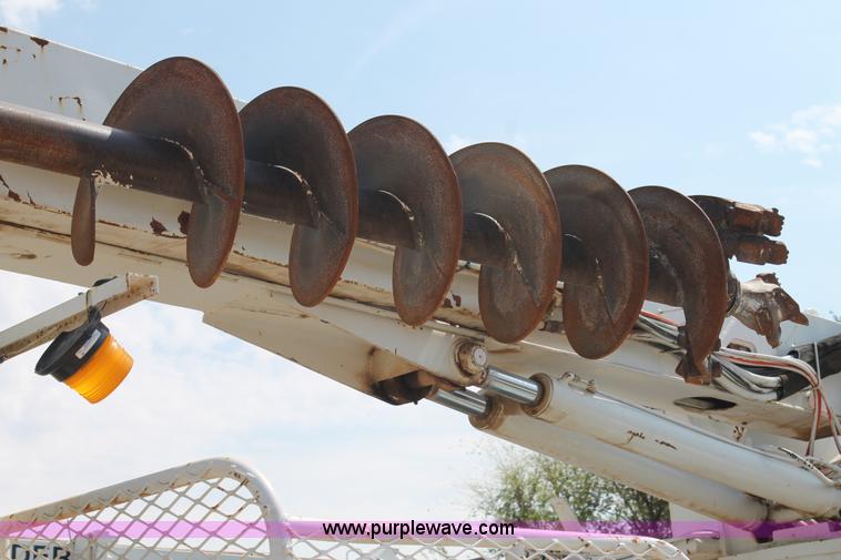 image for item J1437 2001 Ford F750 digger derrick truck