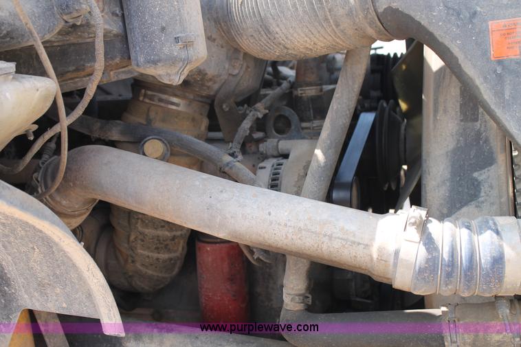 image for item J1437 2001 Ford F750 digger derrick truck