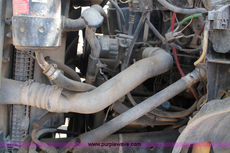 image for item J1437 2001 Ford F750 digger derrick truck