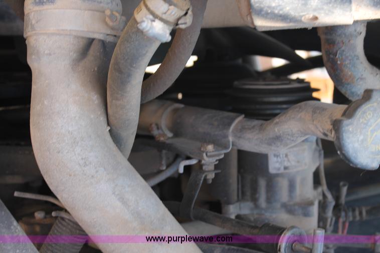 image for item J1437 2001 Ford F750 digger derrick truck