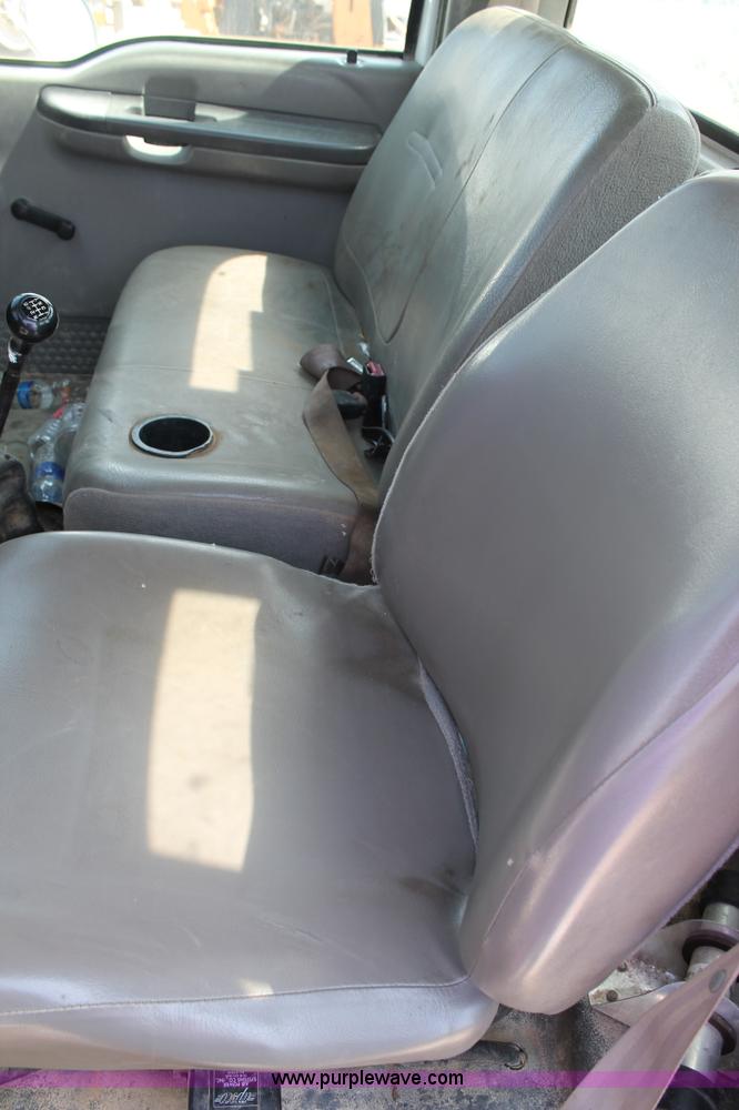 image for item J1437 2001 Ford F750 digger derrick truck