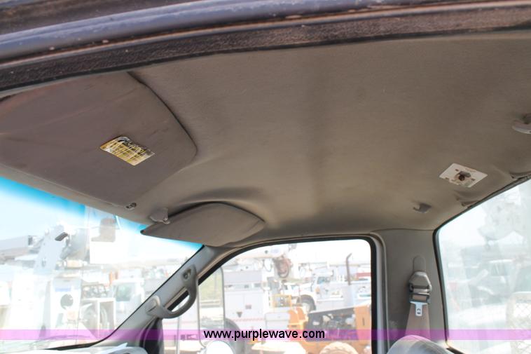 image for item J1437 2001 Ford F750 digger derrick truck