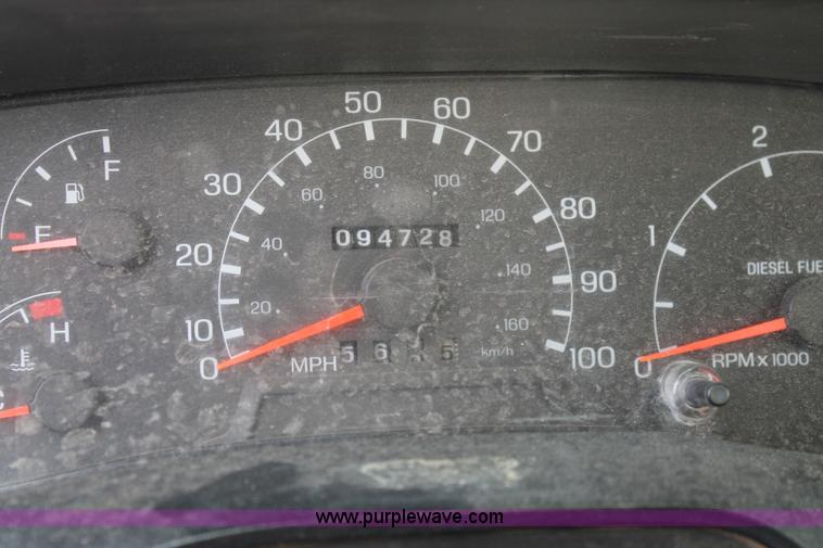 image for item J1437 2001 Ford F750 digger derrick truck