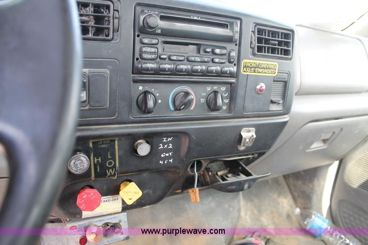 image for item J1437 2001 Ford F750 digger derrick truck