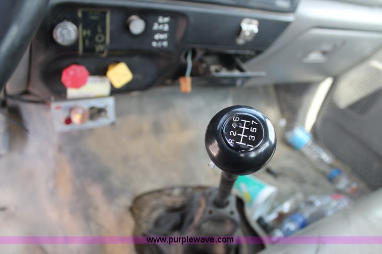 image for item J1437 2001 Ford F750 digger derrick truck