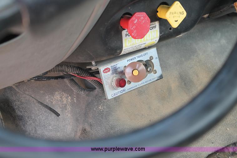 image for item J1437 2001 Ford F750 digger derrick truck