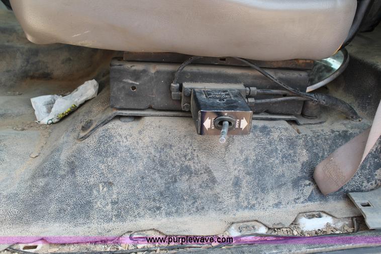 image for item J1437 2001 Ford F750 digger derrick truck