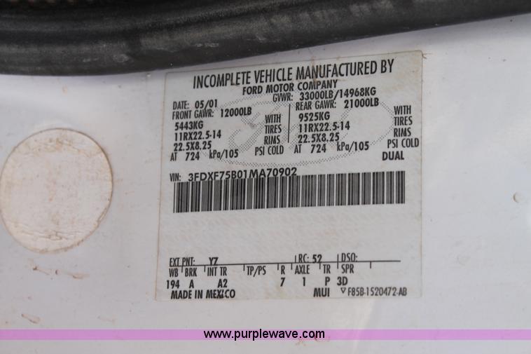 image for item J1437 2001 Ford F750 digger derrick truck