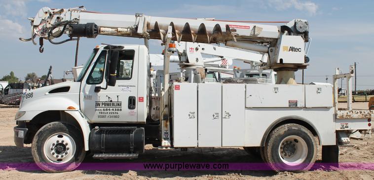 image for item J1457 2008 International DuraStar 4400 digger derrick truck