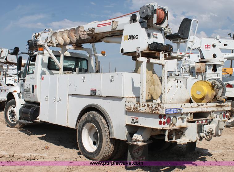 image for item J1457 2008 International DuraStar 4400 digger derrick truck